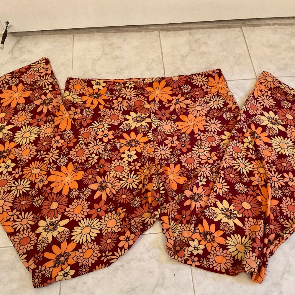 No Boundaries 70’s Print Stretch Bell Bottoms Orange Pants size XL